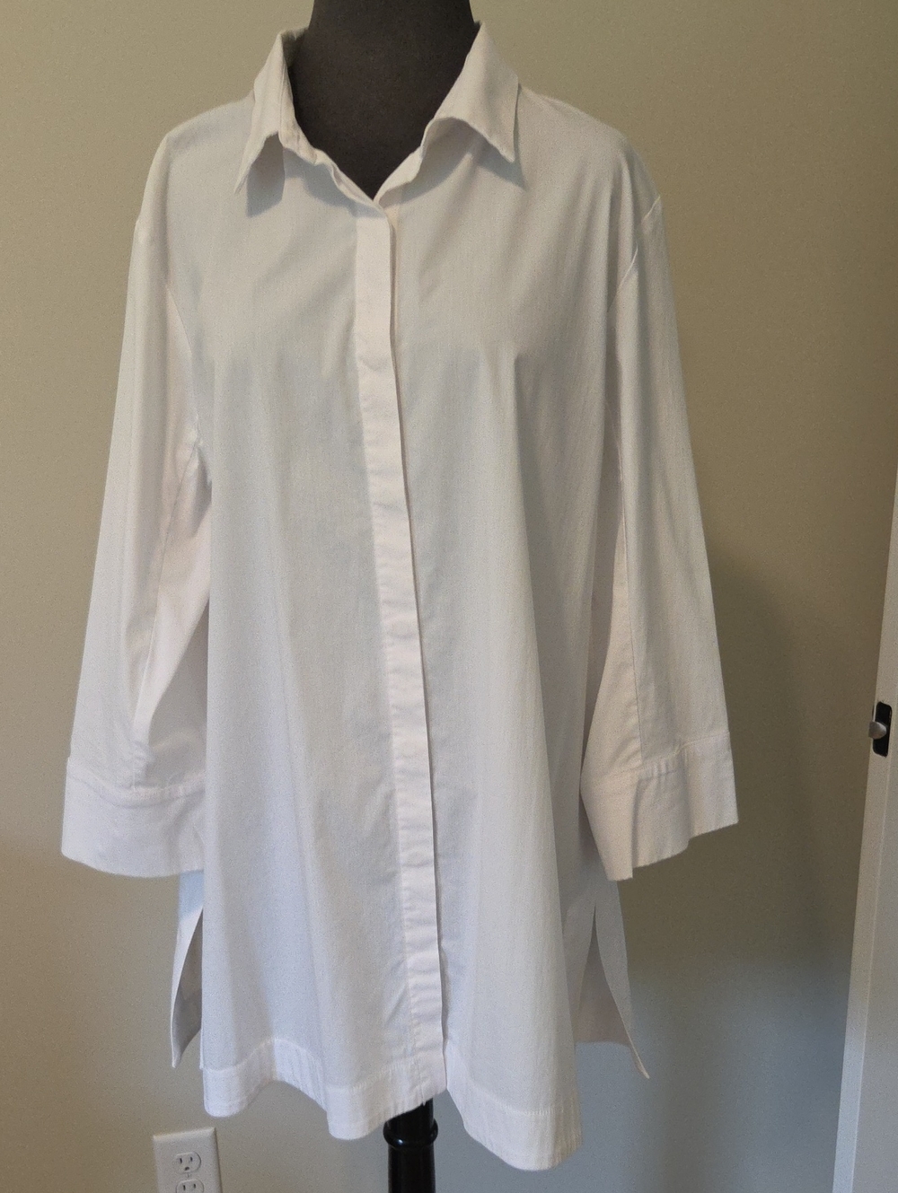 Comfy USA White Button-Front Tunic Shirt with Side Vents